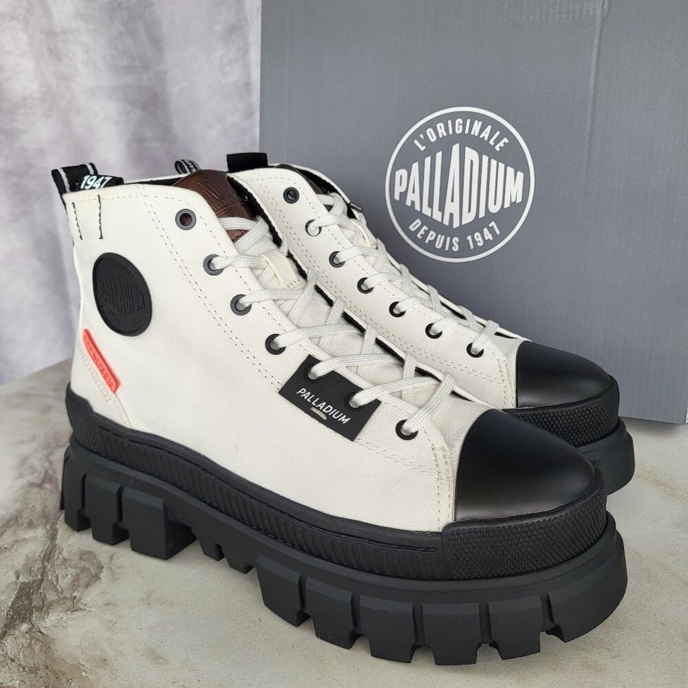 Palladium Revolt Hi Tx STAR White on Black‎